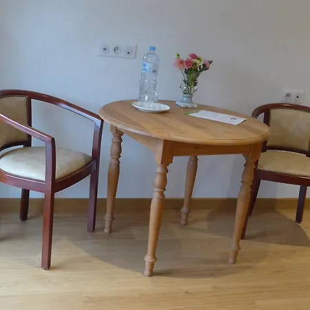 Maison De Lucine 4* Комбур